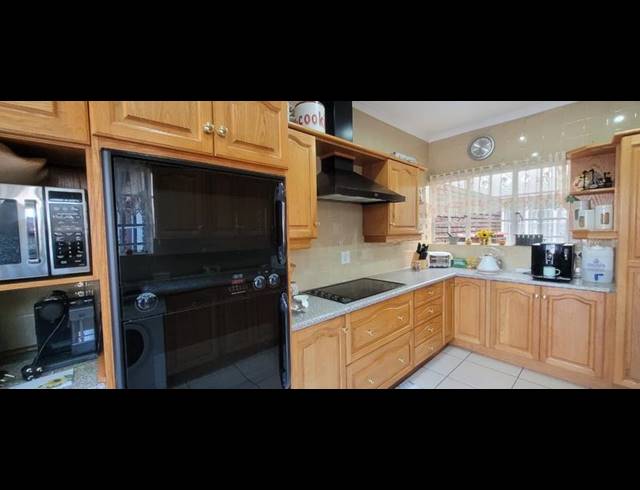 3 BEDROOM TOWNHOUSE FOR SALE IN BRACKENHURST